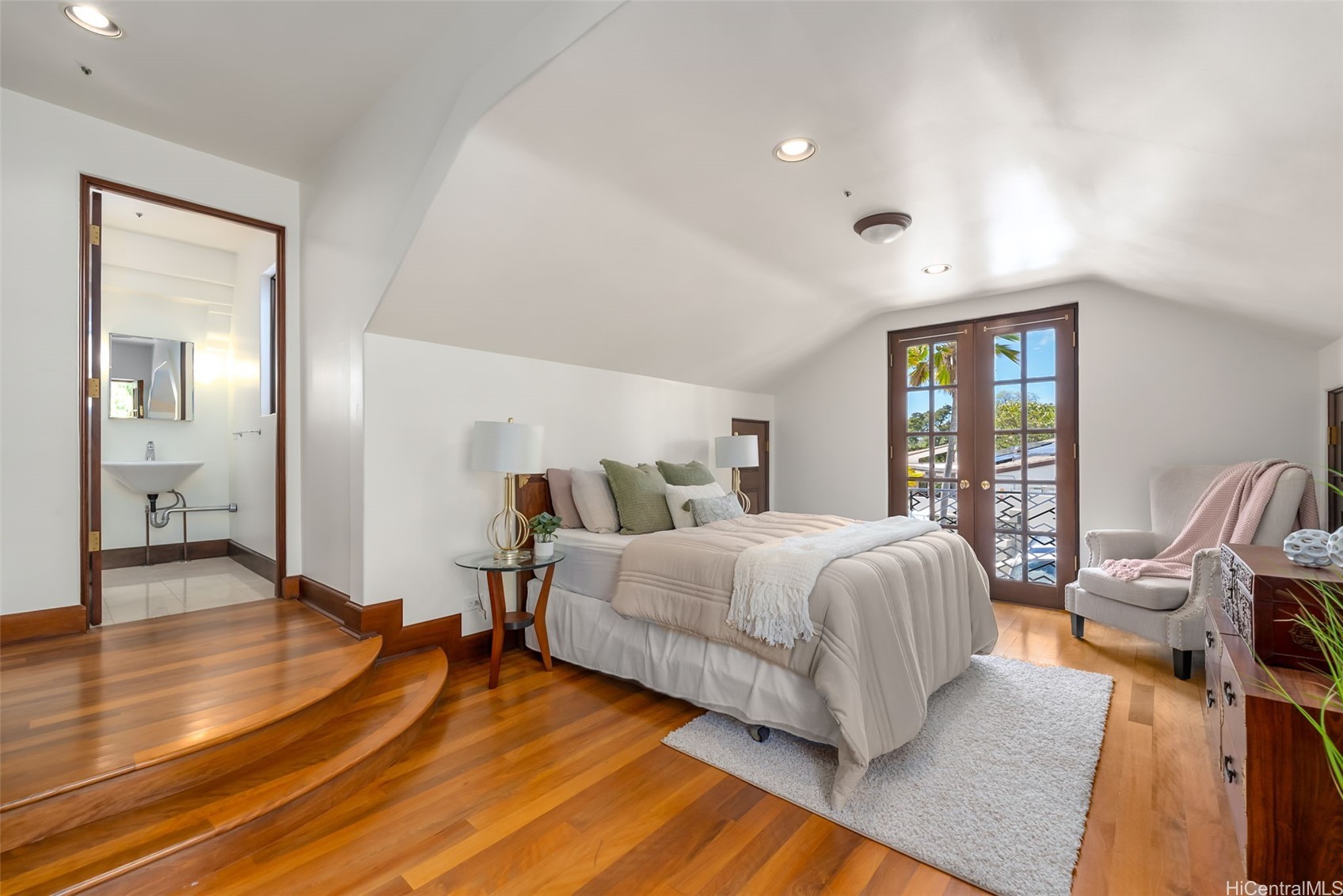 Honolulu, Hawaii, 96815, United States, 4 Bedrooms Bedrooms, ,6 BathroomsBathrooms,Residential,Active,2033377