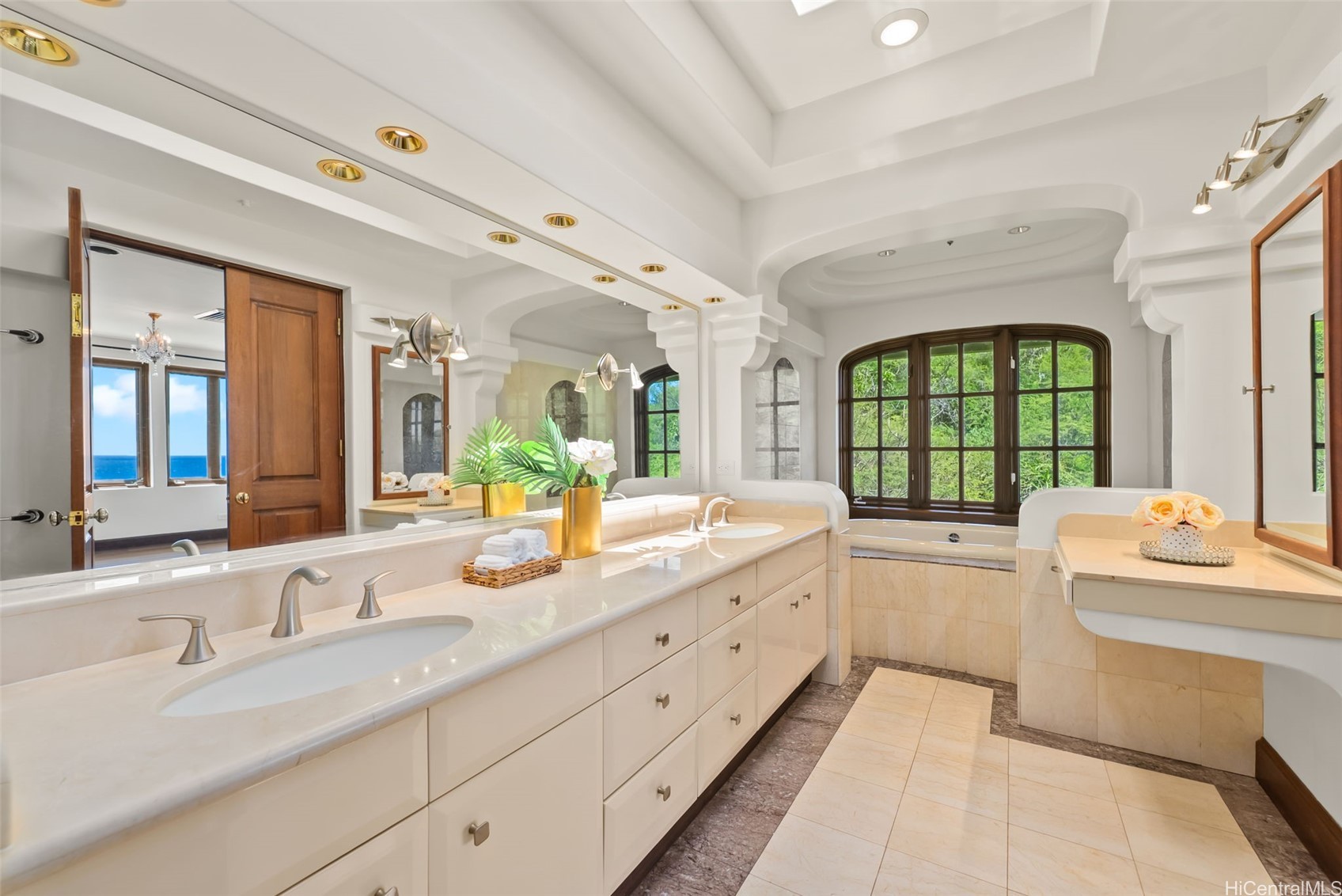 Honolulu, Hawaii, 96815, United States, 4 Bedrooms Bedrooms, ,6 BathroomsBathrooms,Residential,Active,2033377