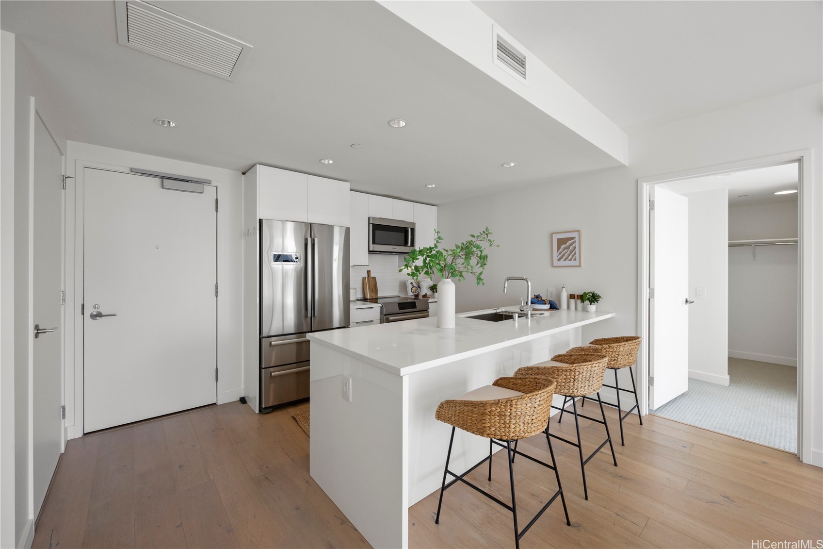 1001 Queen Street 2404