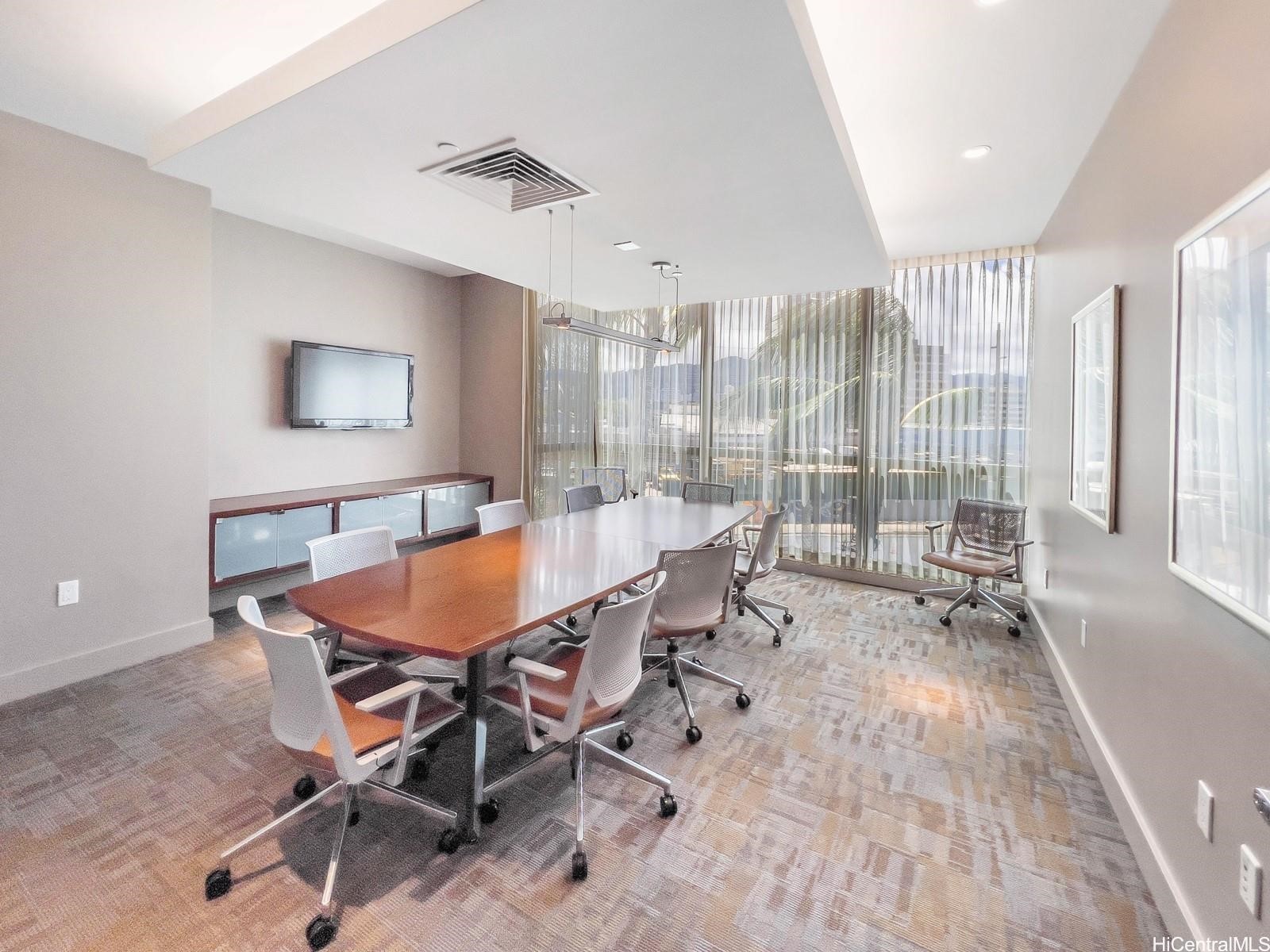 1177 Queen Street 3905