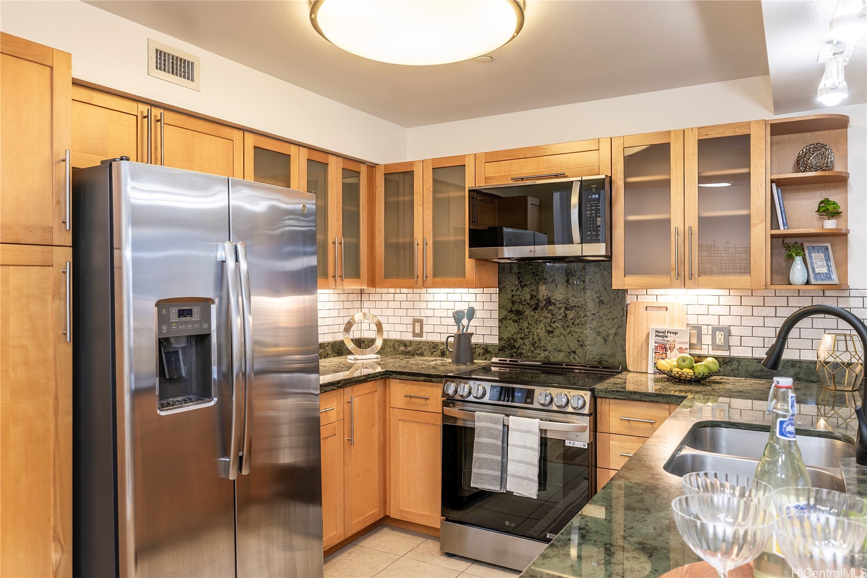 600 Queen Street 2003