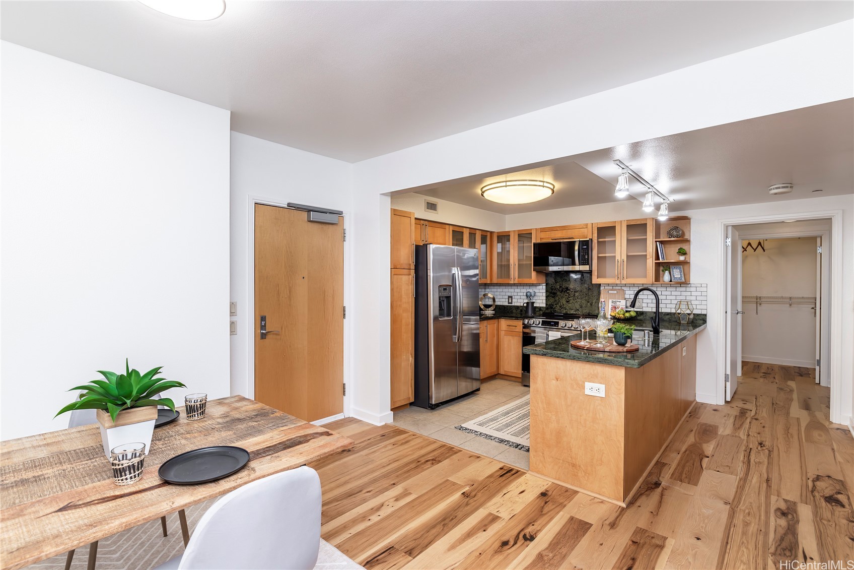 600 Queen Street 2003