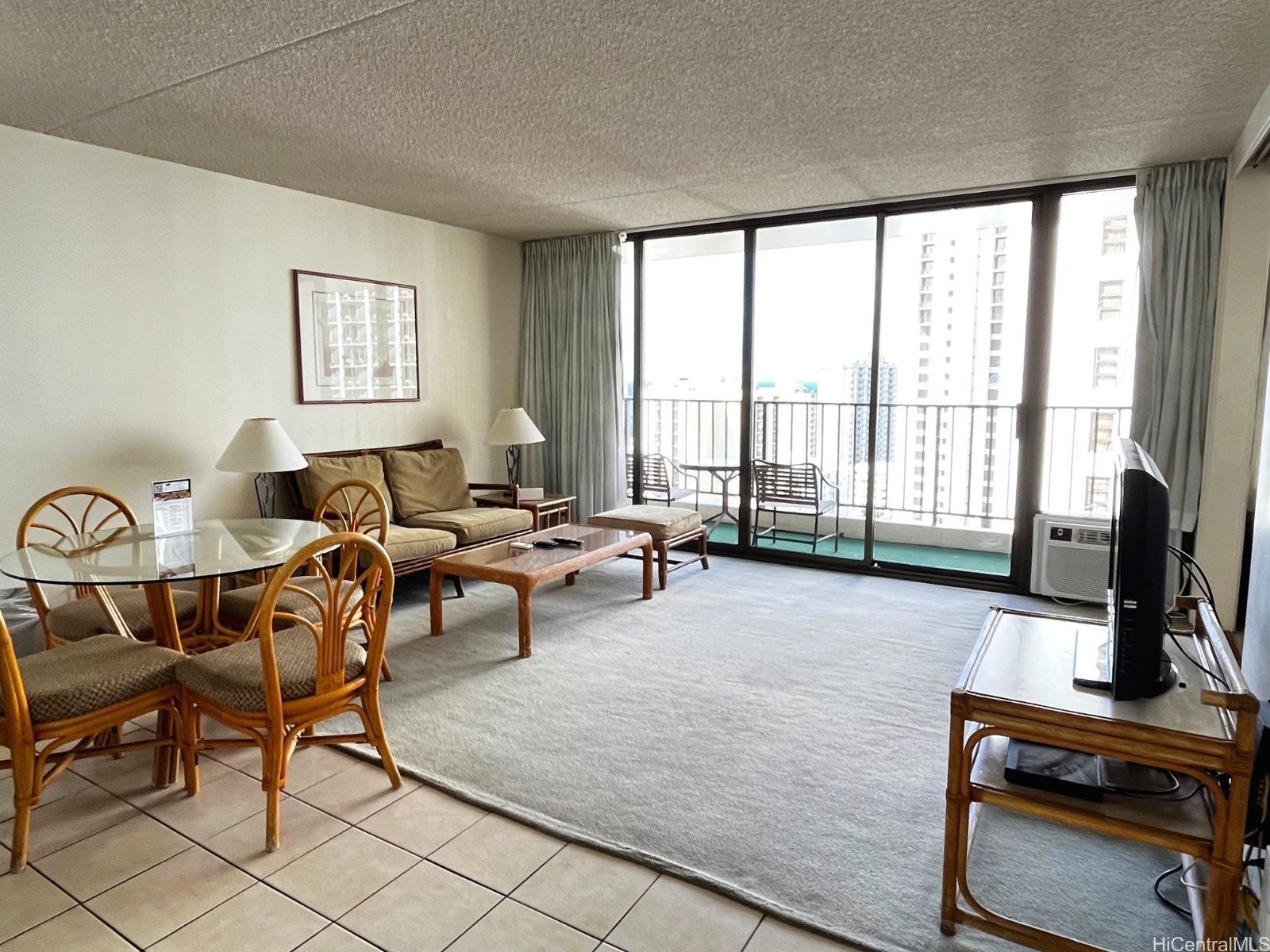 201 Ohua Avenue 2406(MAUKA)
