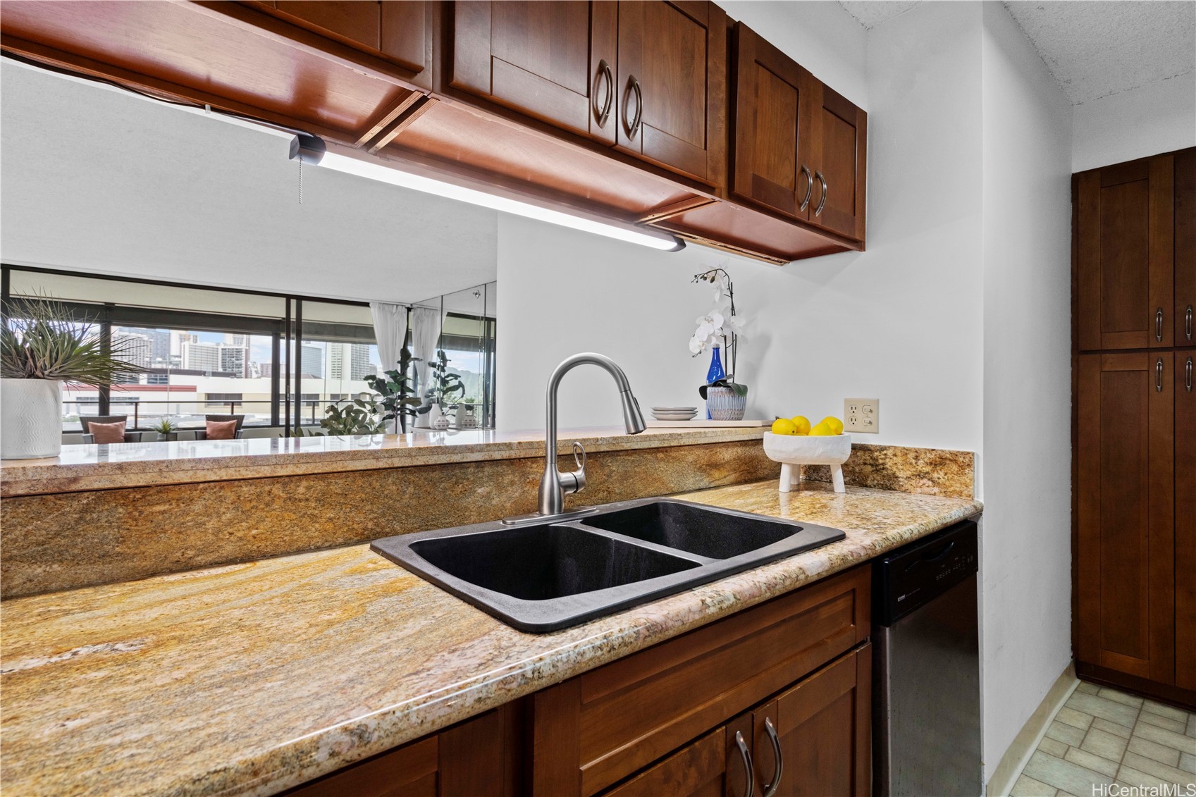 581 Kamoku Street 504