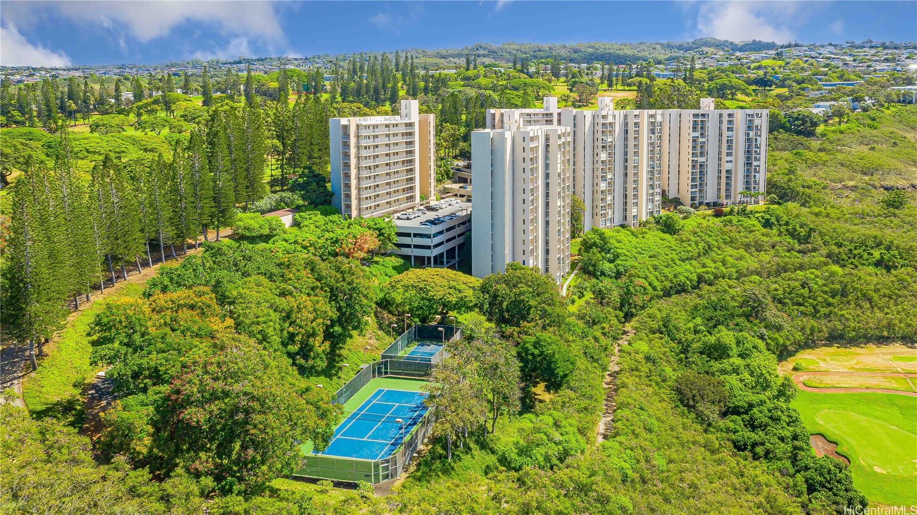 Colonnade On The Greens Condominium