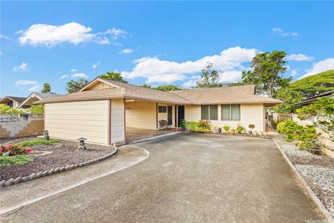 Photo of 95-744 Hinalii Street, Mililani, HI 96789 (MLS # 202527533)
