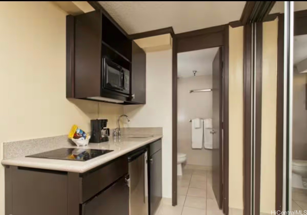 2425 Kuhio Avenue 206