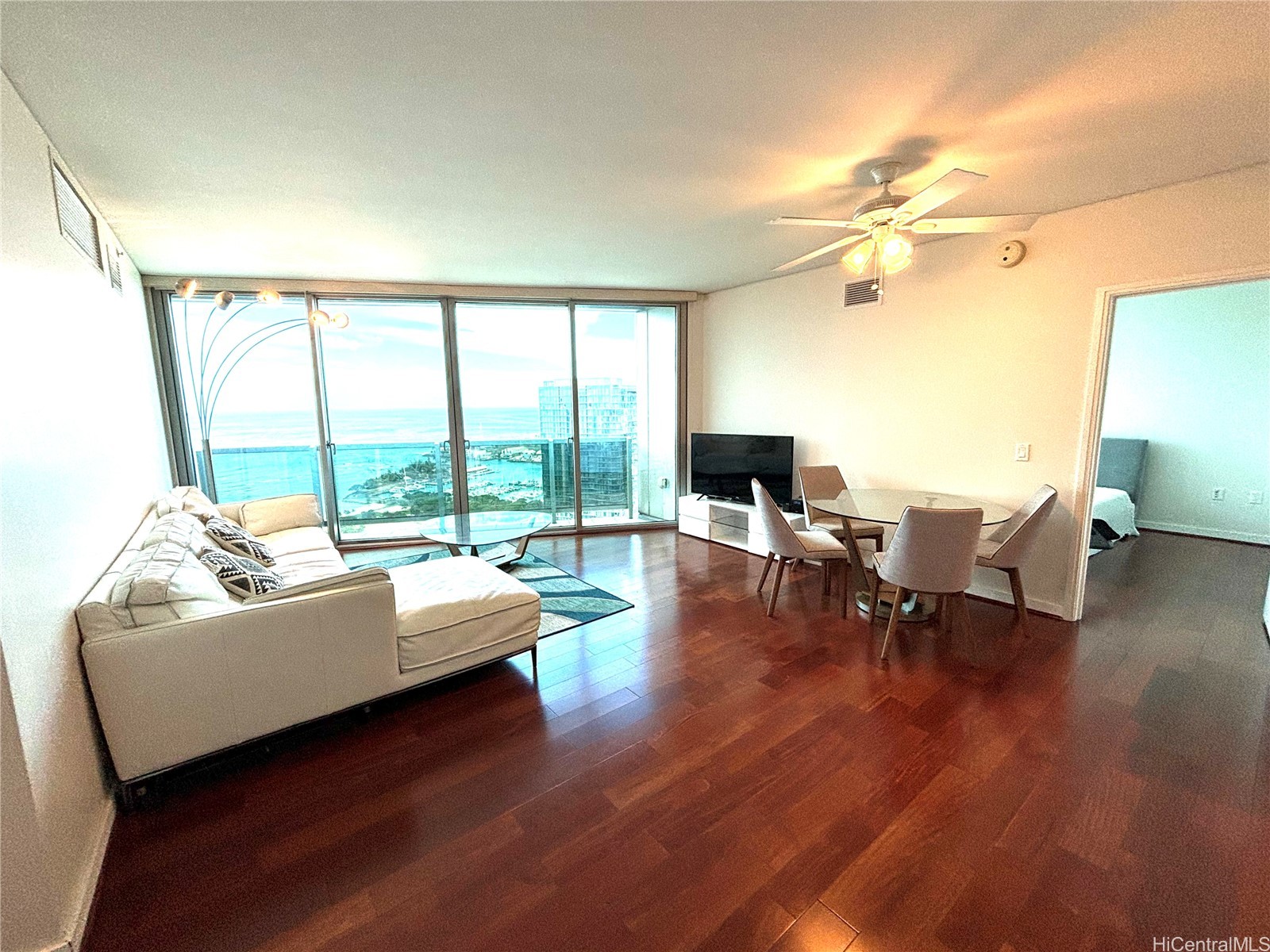 1177 Queen Street 4504