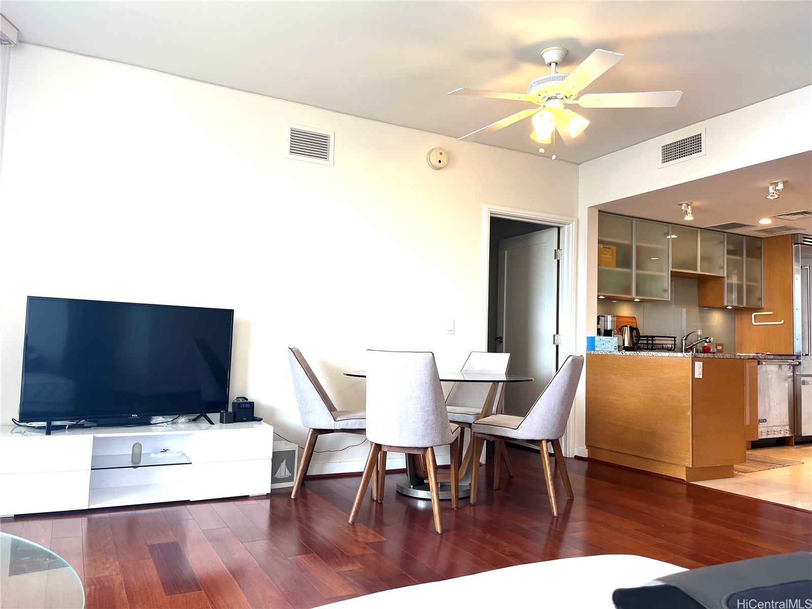 1177 Queen Street 4504