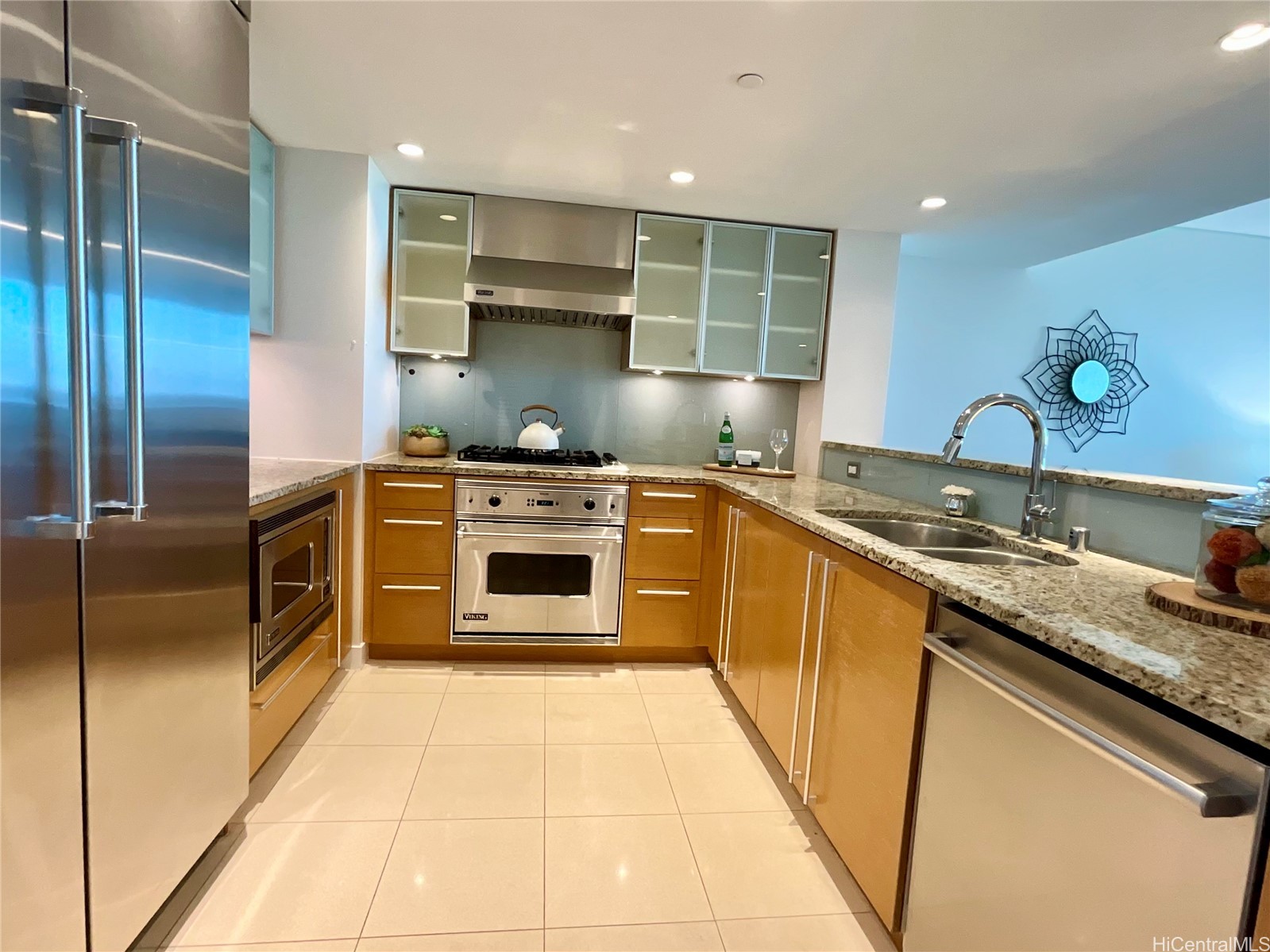 1177 Queen Street 2302