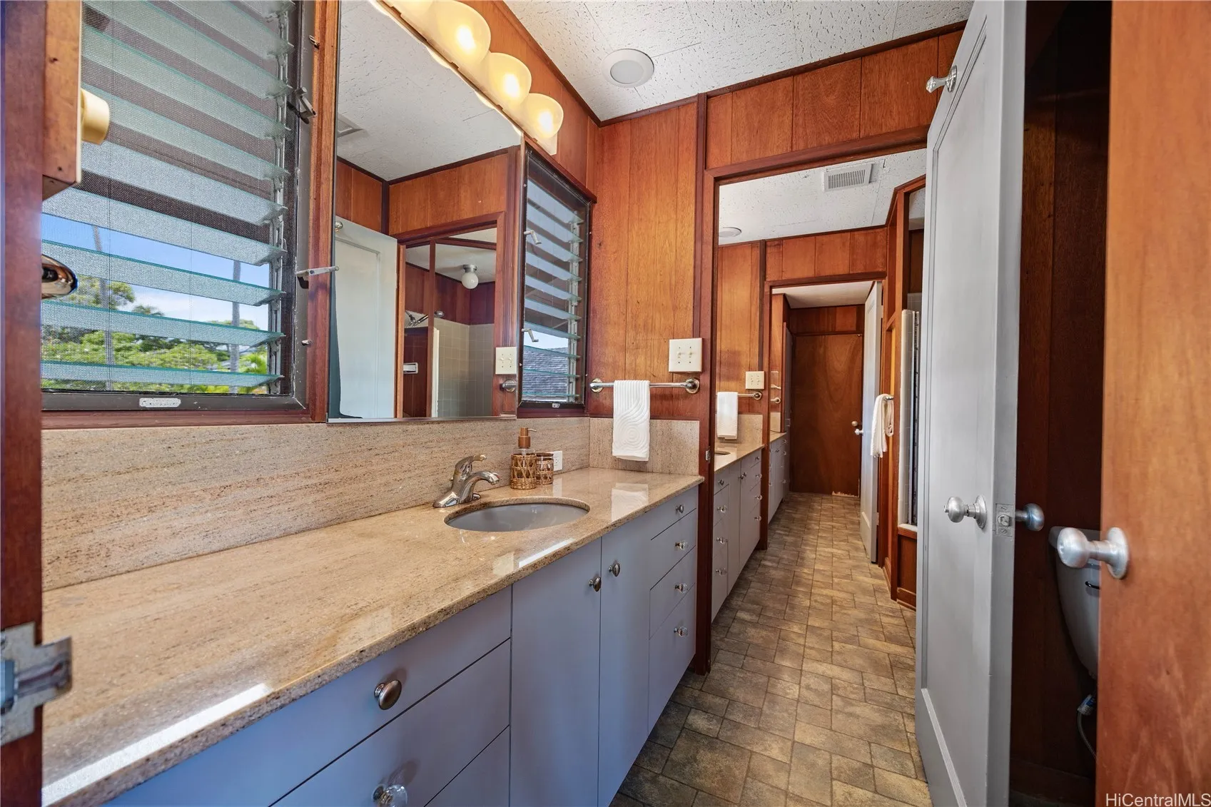 Kailua, Hawaii 96734, United States, 3 Bedrooms Bedrooms, ,3 BathroomsBathrooms,Residential,Pending,214837