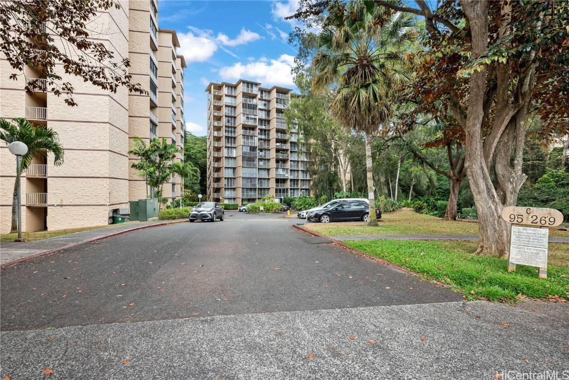 Waikalani Woodlands Condominium