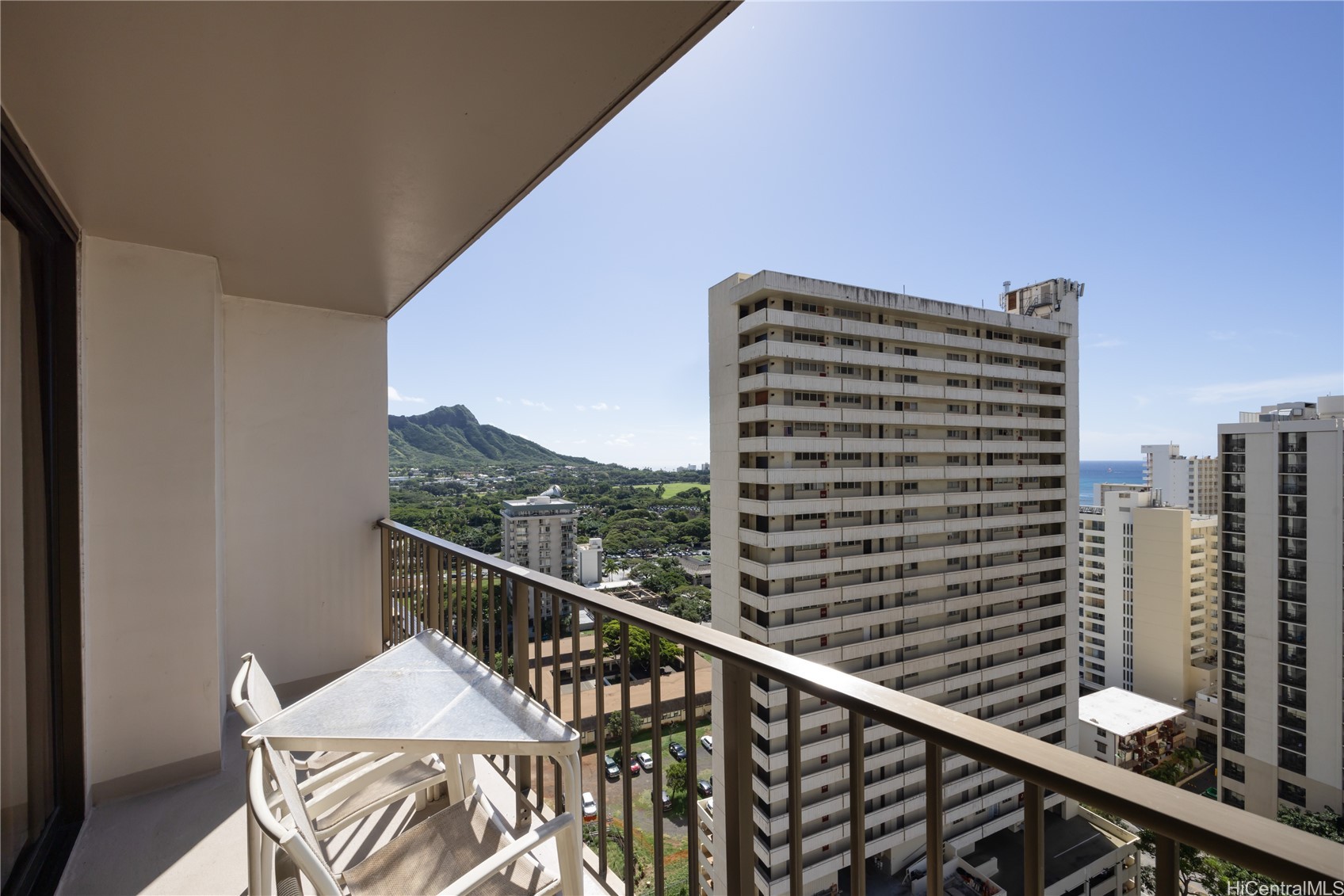 229 Paoakalani Avenue 2104 (NUC)