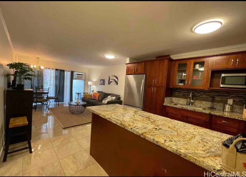 2465 Kuhio Avenue 304