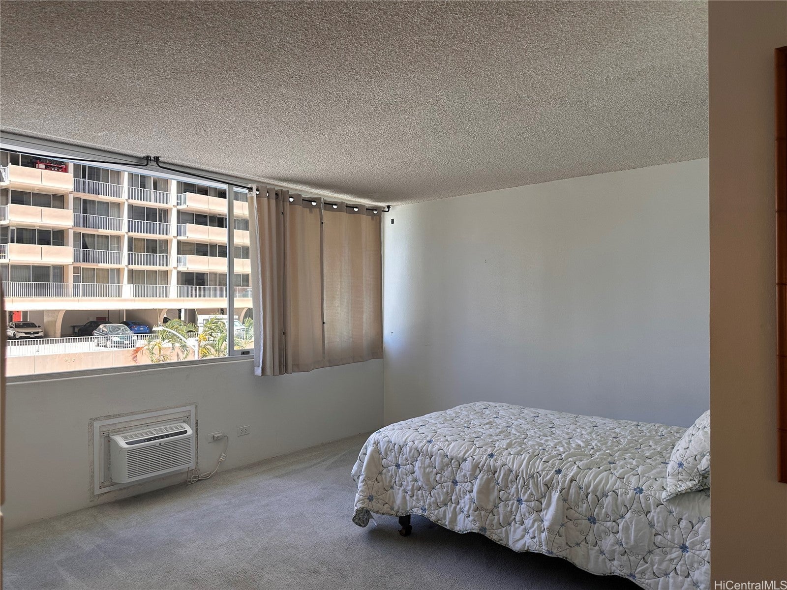 1560 Kanunu Street 405
