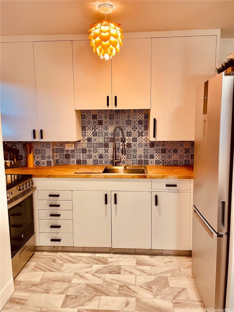 Photo of 2118 Kuhio Avenue #402, Honolulu, HI 96815 (MLS # 202617269)