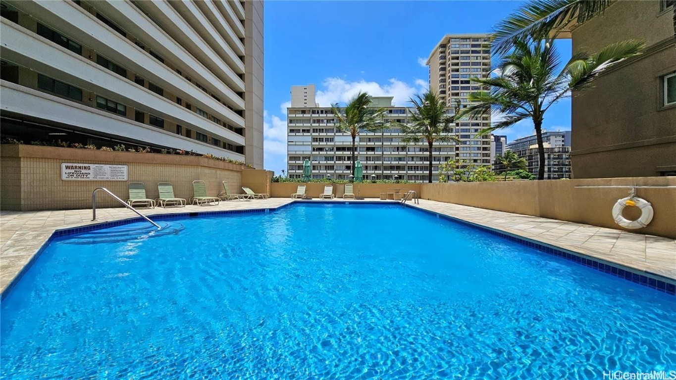 2121 Ala Wai Condominium