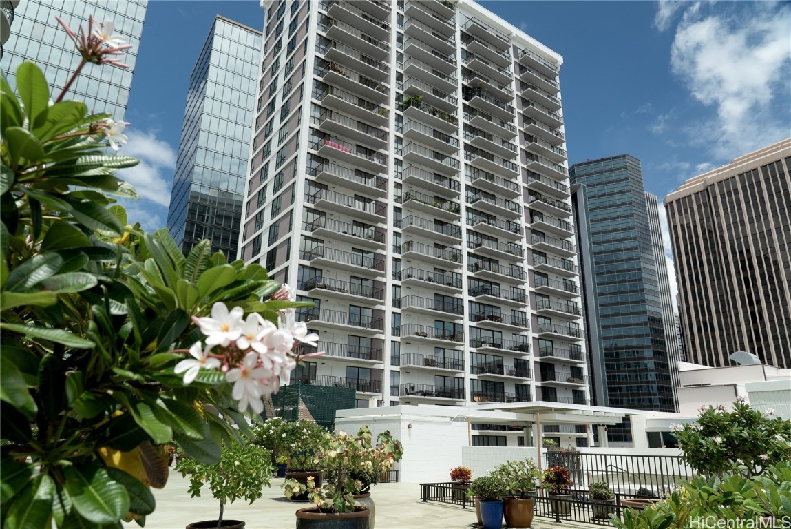 Harbor Square Condominium