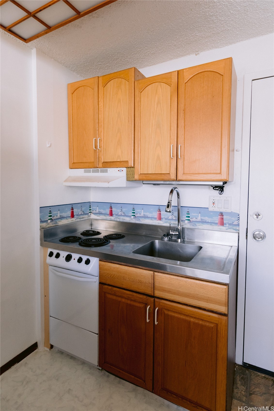 1560 Kanunu Street 617