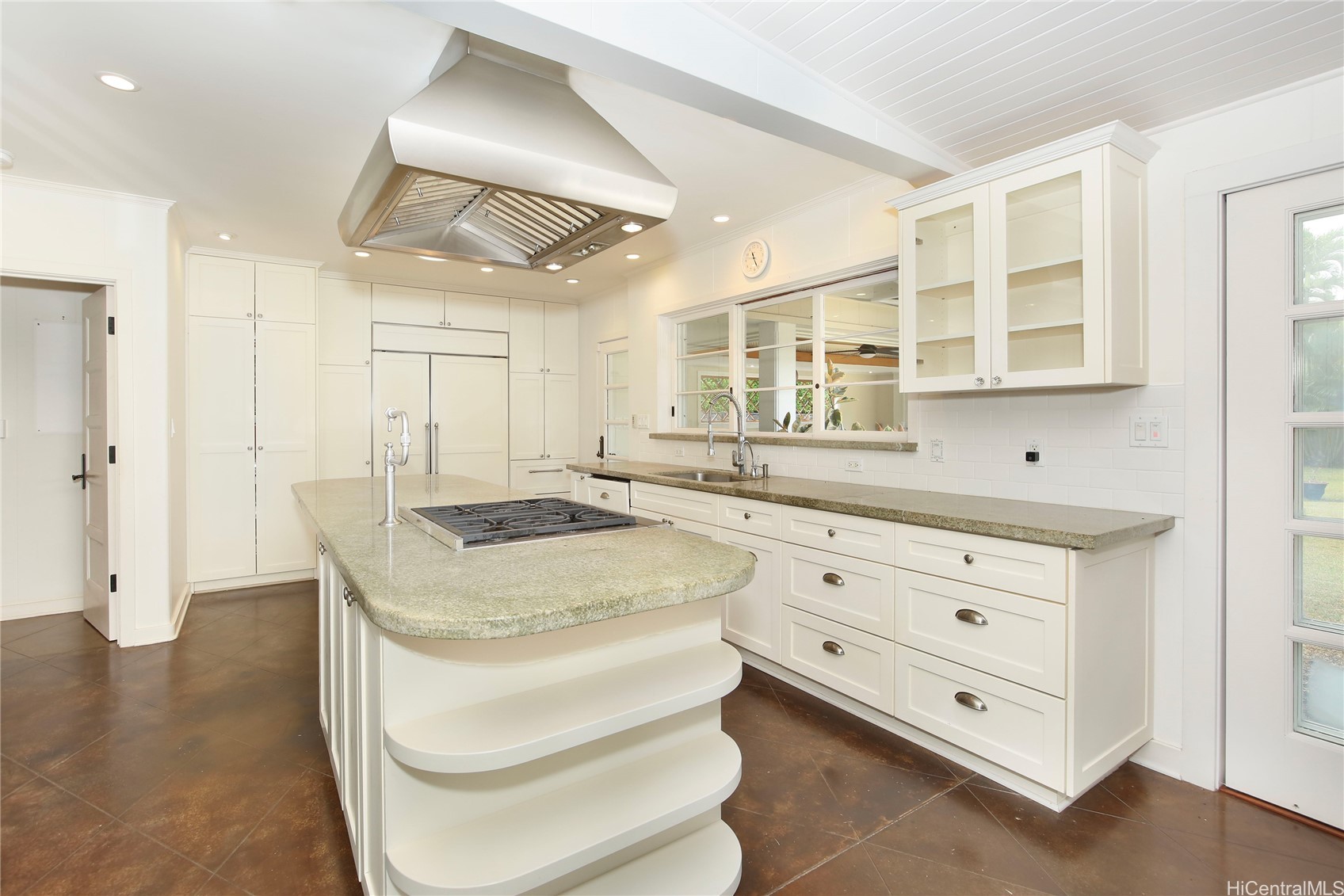 1116 Kealaolu Avenue