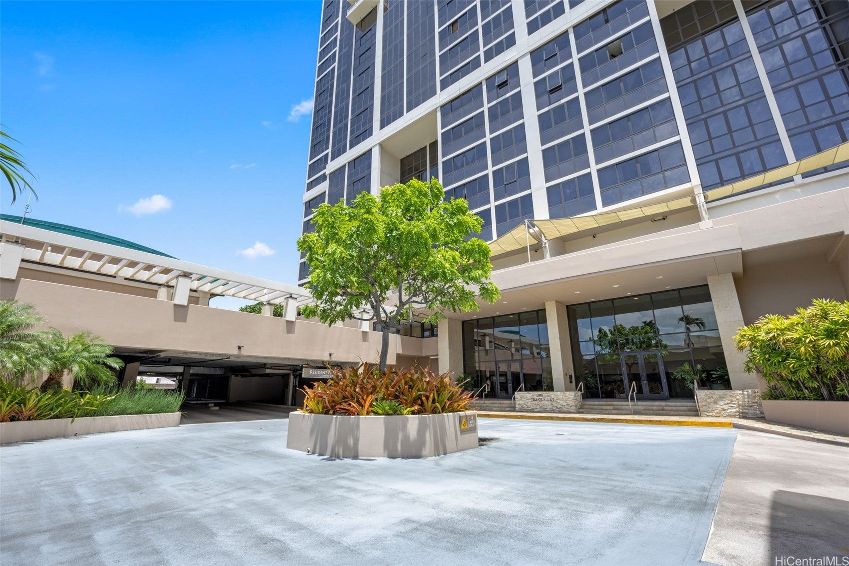 600 Queen Street 2201