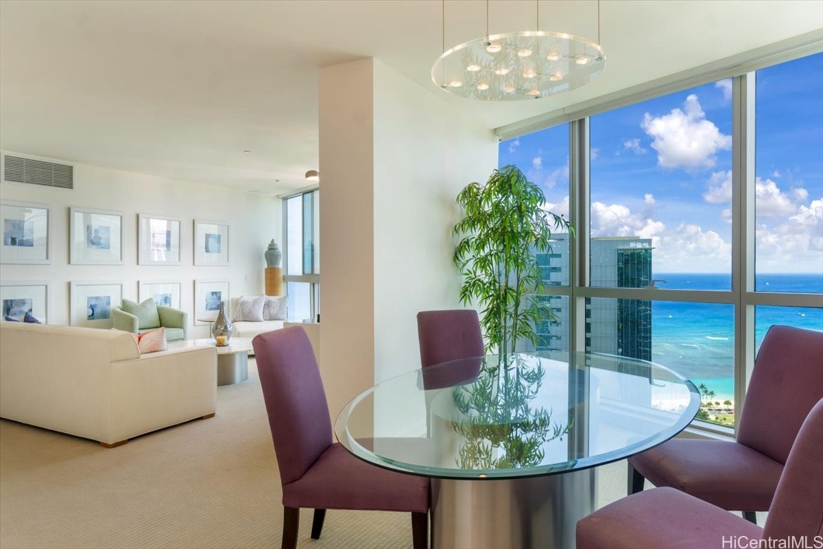 1177 Queen Street 4608
