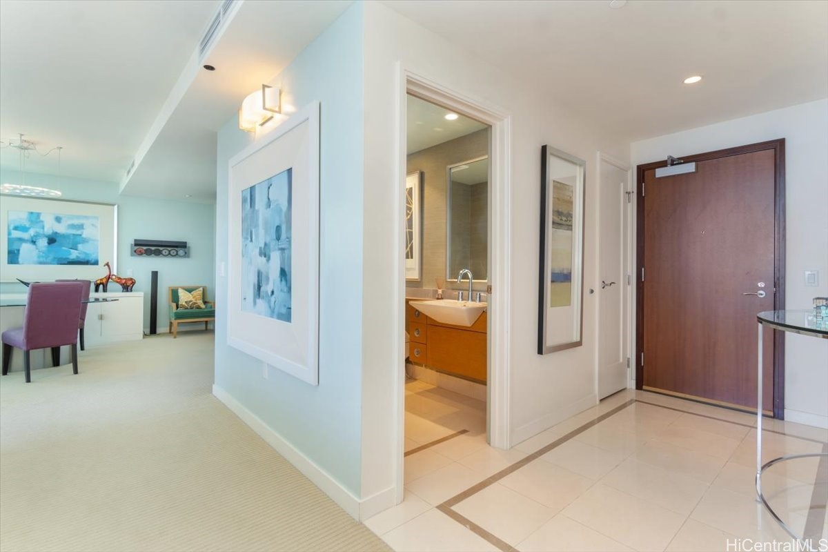 1177 Queen Street 4608