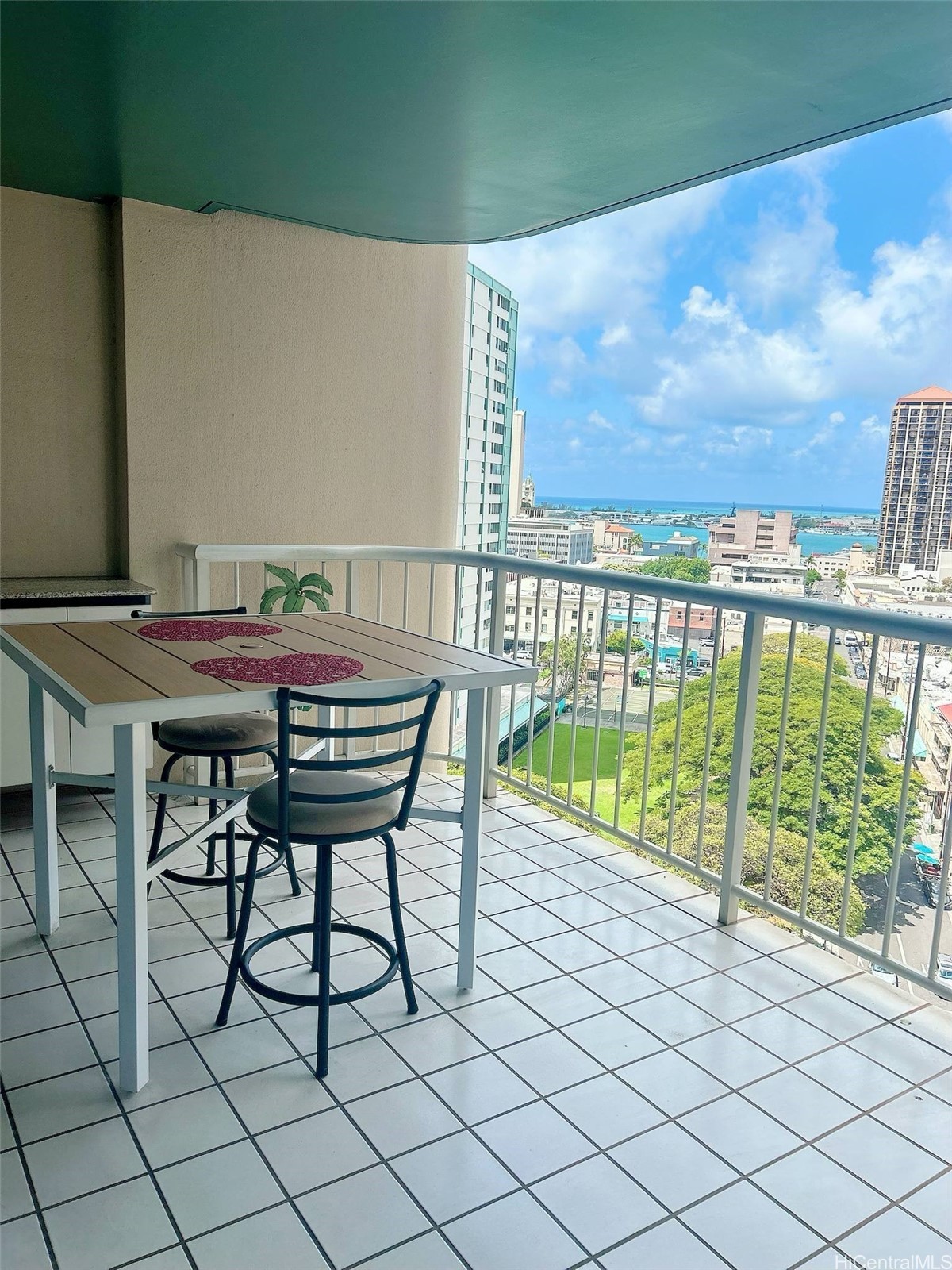 1212 Nuuanu Avenue 1412