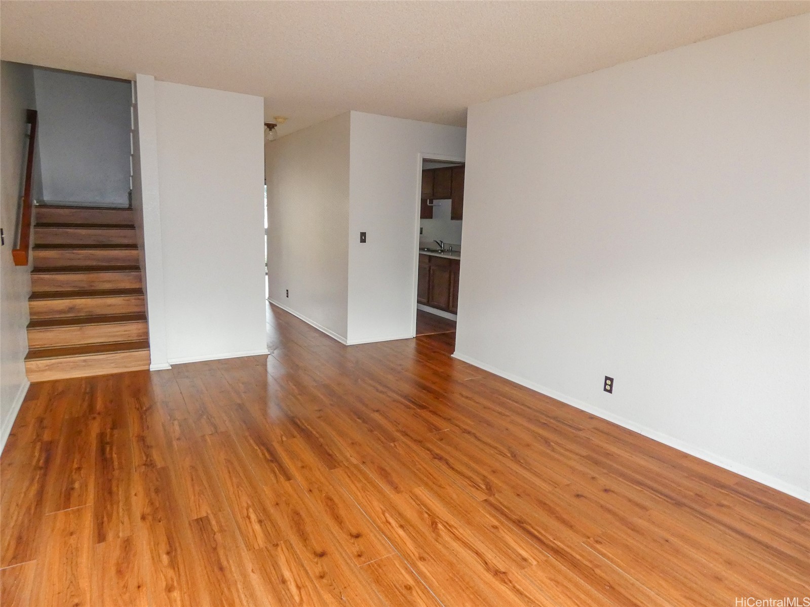 46-63 Emepela Place U206