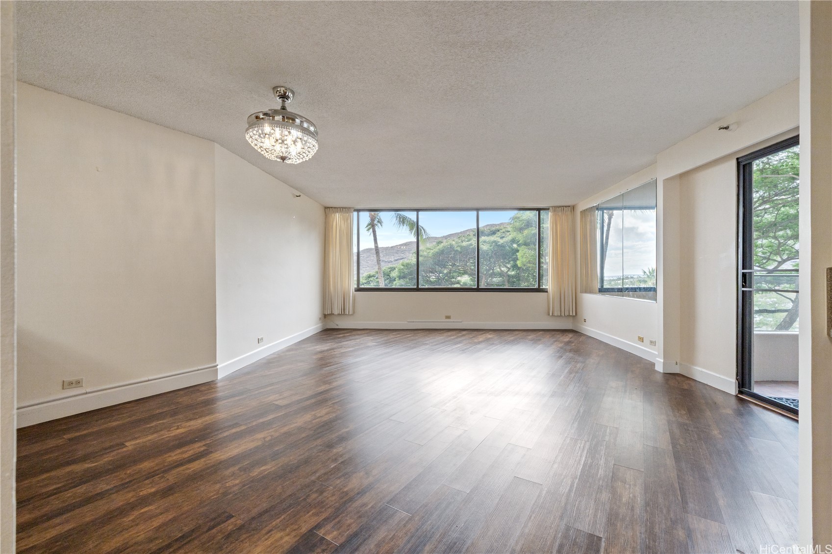 555 Hahaione Street 5E