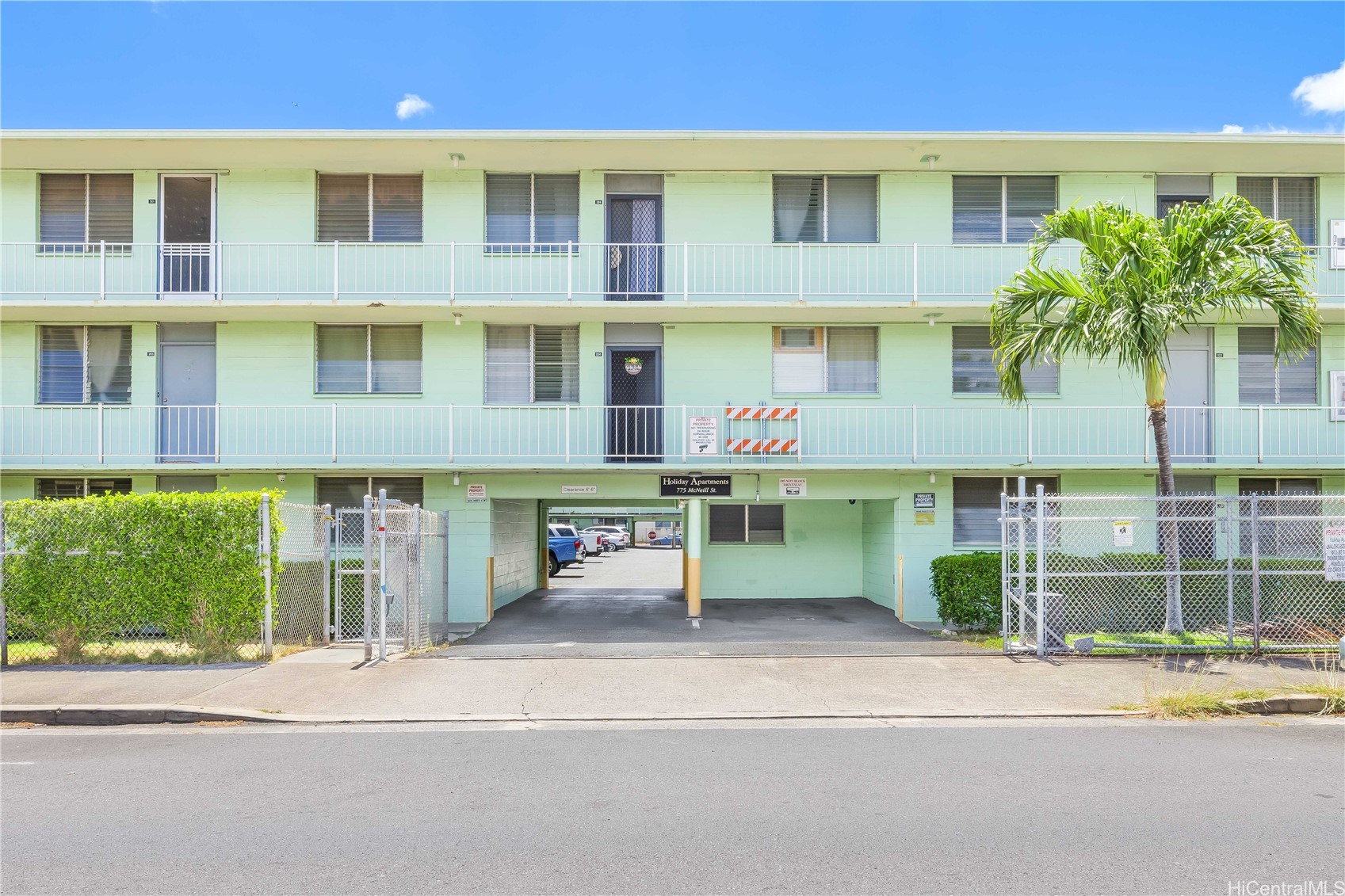 Holiday Apts Condominium