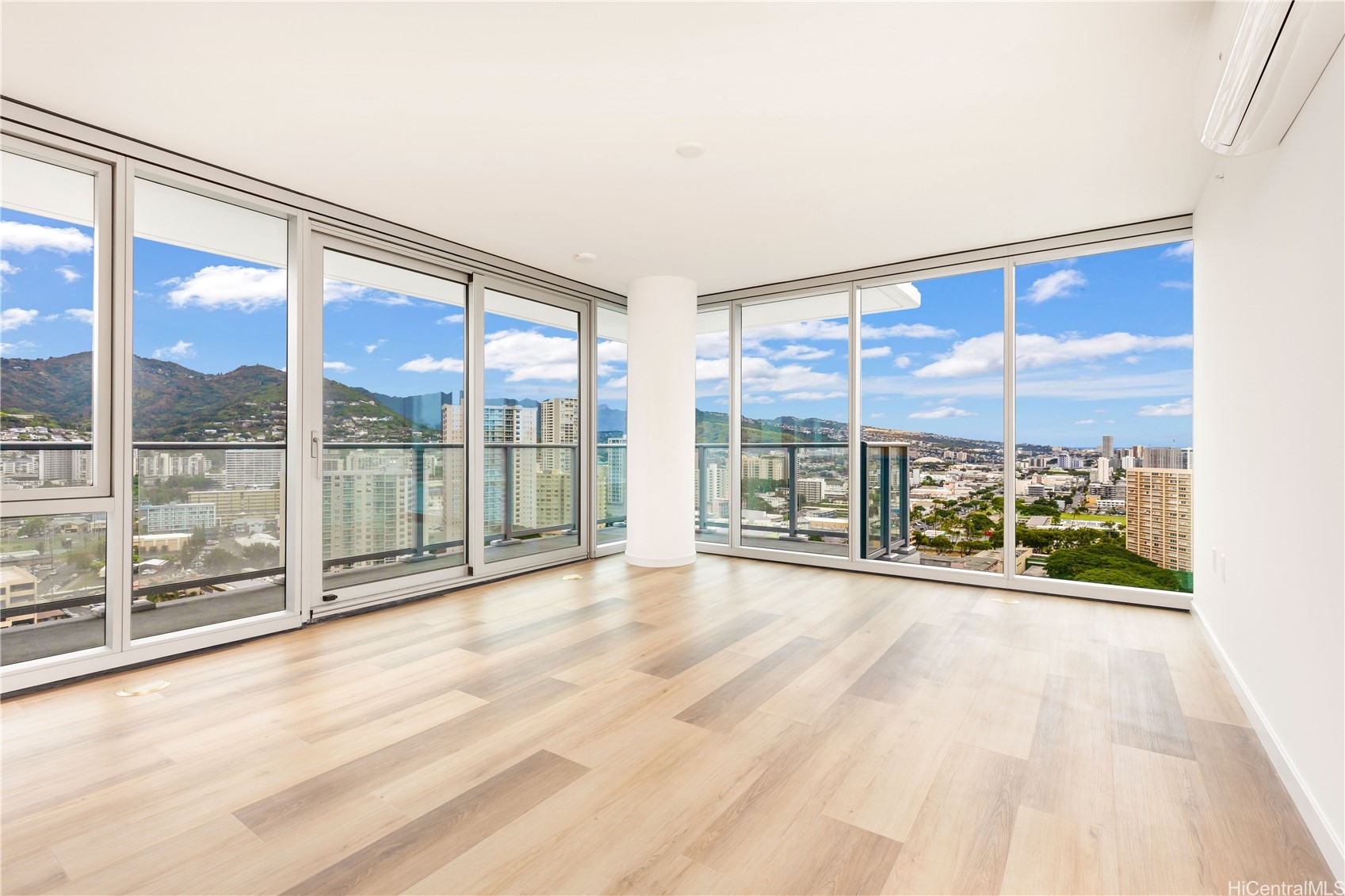 1515 Liona Street 2211