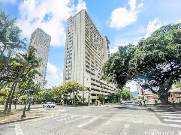 La Casa Condominium