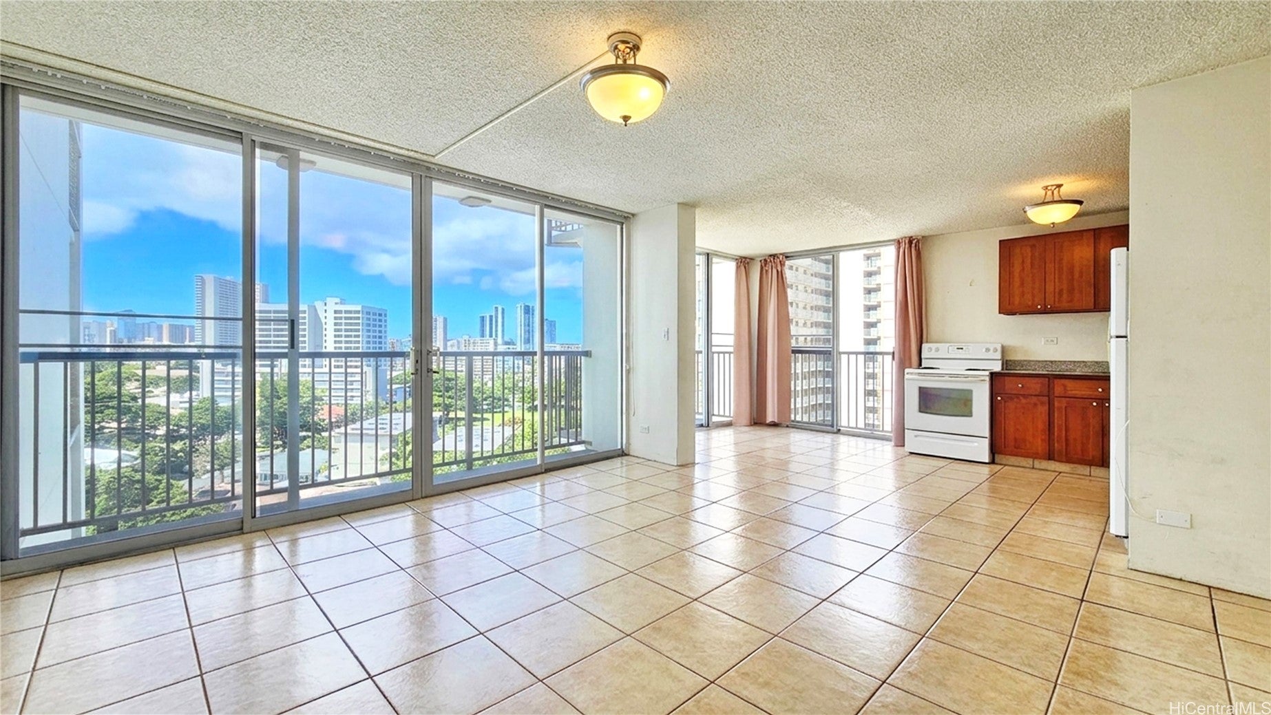 1634 Makiki Street 906