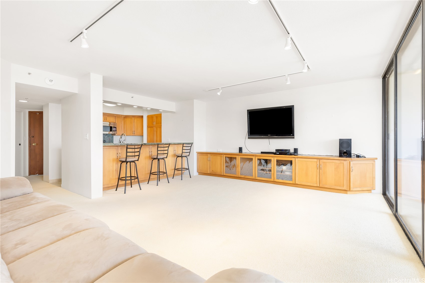 583 Kamoku Street PH7