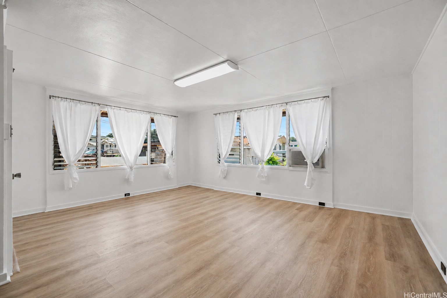 1210 Hoohulu Street