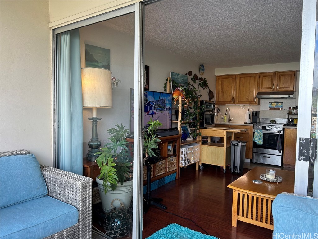 2211 Ala Wai Boulevard 903