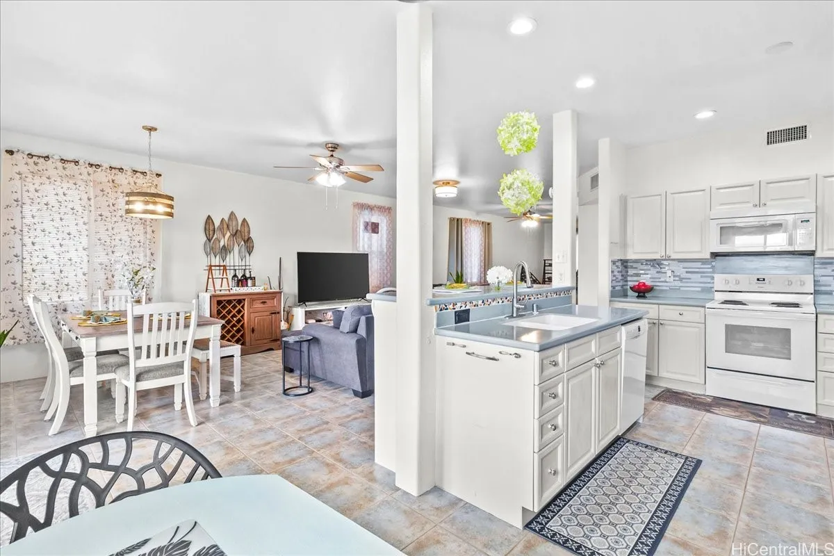 Kapolei, Hawaii 96707, United States, 5 Bedrooms Bedrooms, ,3 BathroomsBathrooms,Residential,Active,103636