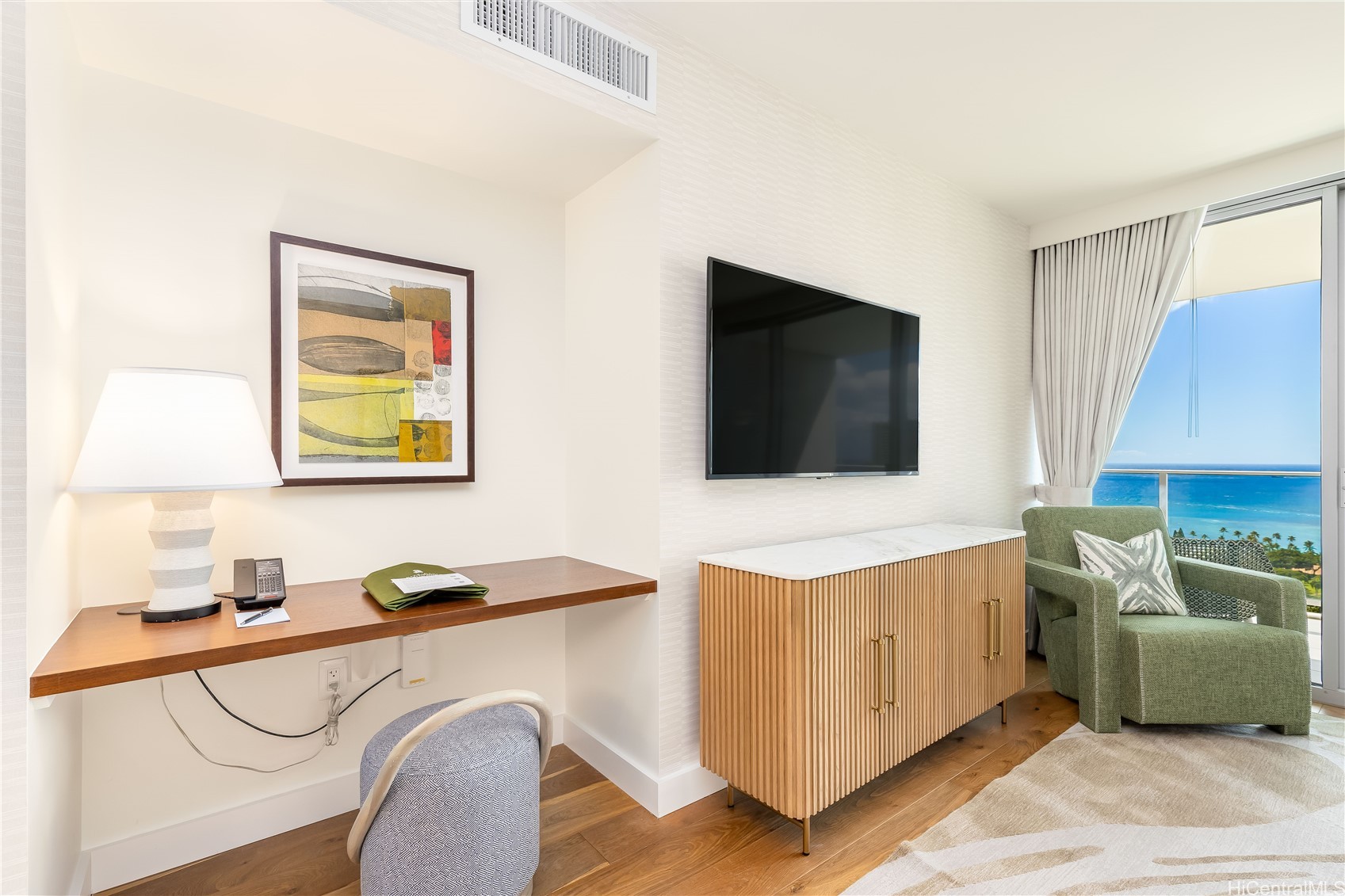 383 Kalaimoku Street E2802