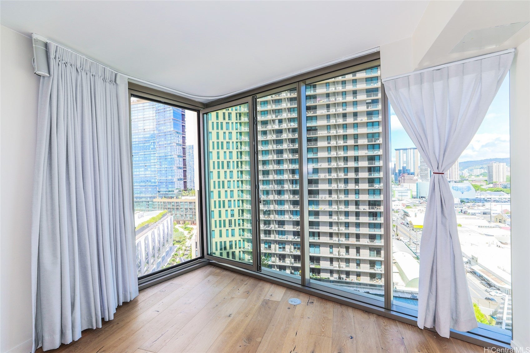 1001 Queen Street 1307