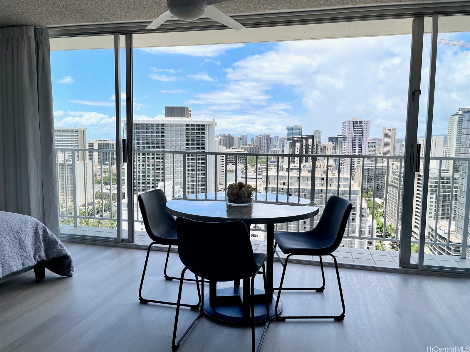 2427 Kuhio Avenue 2805