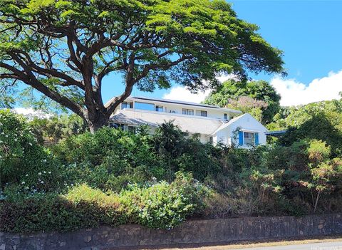 Photo of 2056 Manoa Road, Honolulu, HI 96822 (MLS # 202601506)