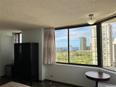 MLS: 202509952