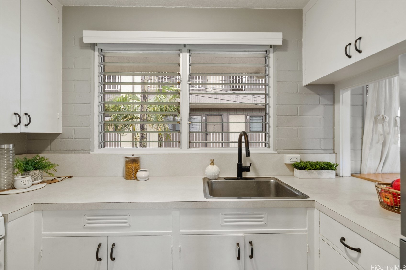 75 Kihapai Street 10