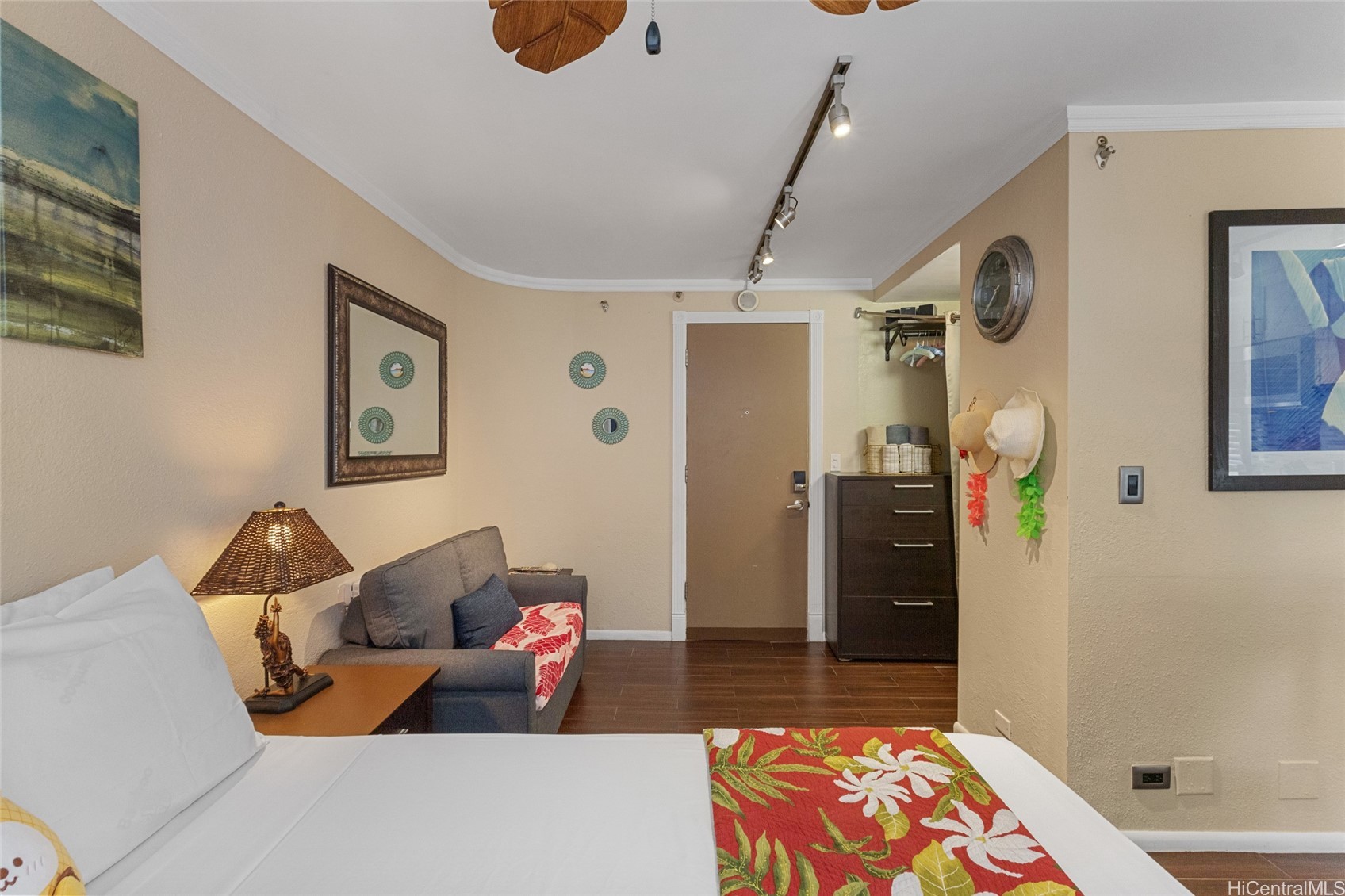 134 Kapahulu Avenue 800