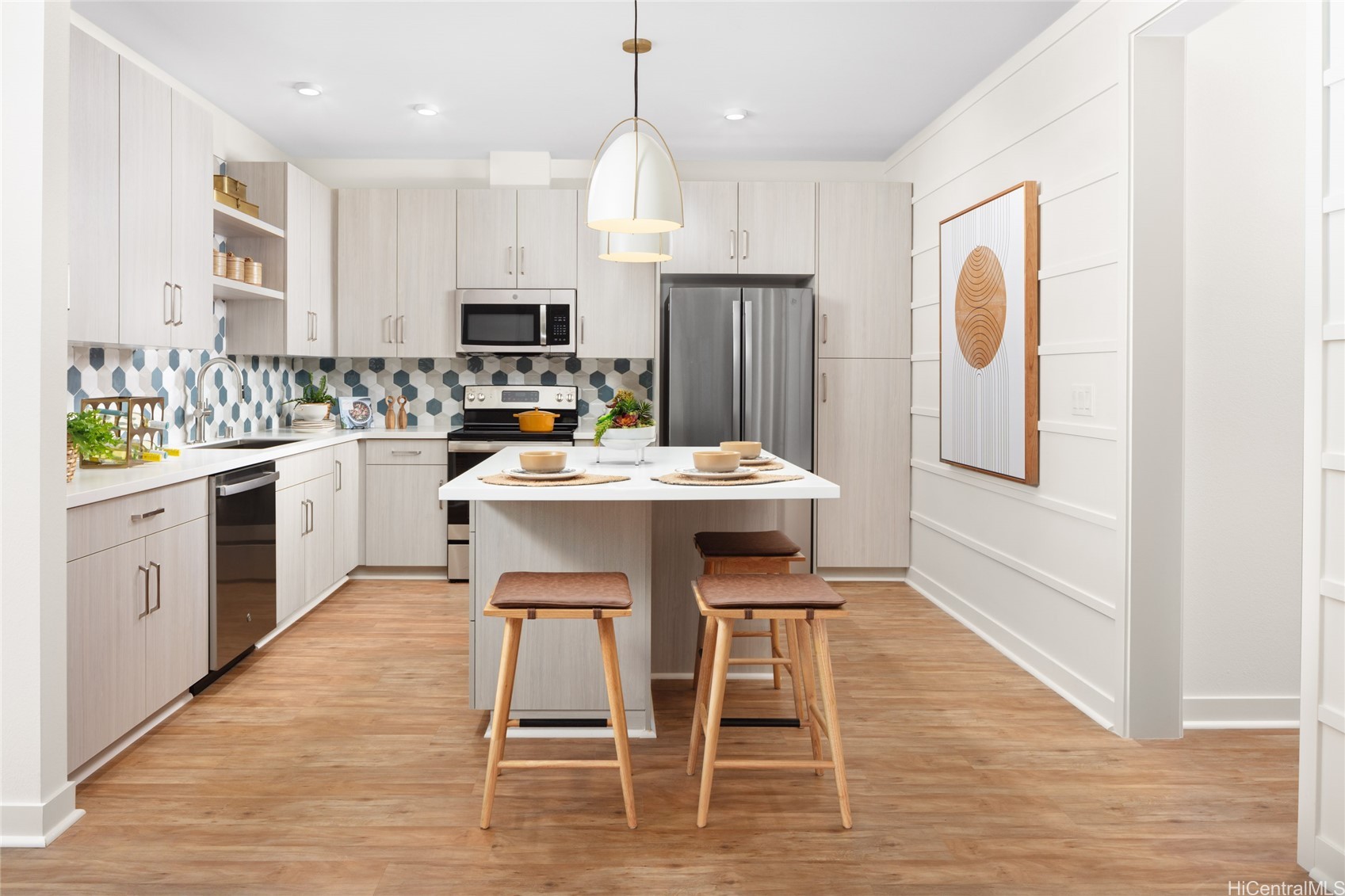 91-1101 Franklin D Roosevelt Avenue 363