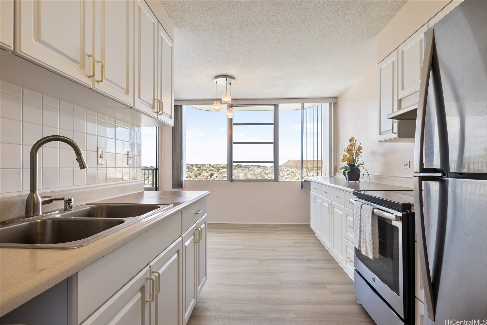 2825 S King Street 2403