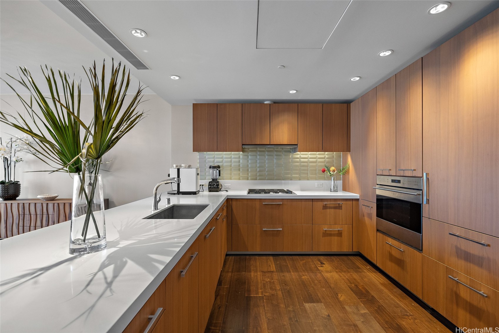 1555 Kapiolani Boulevard 900