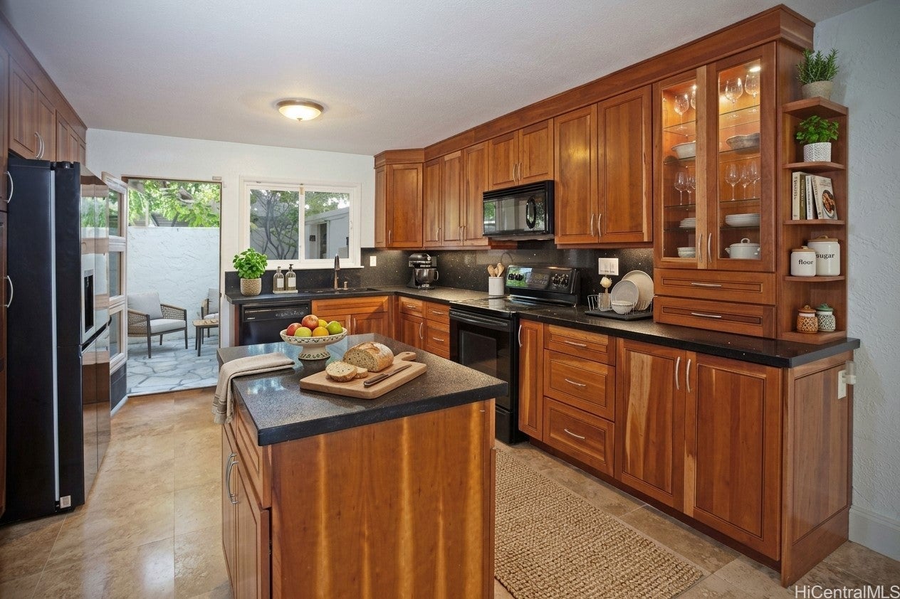 211 Kawaihae Street D5