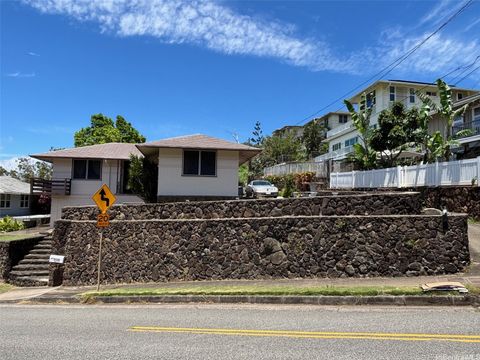 Photo of 1356 Mamalu Street, Honolulu, HI 96817 (MLS # 202608682)